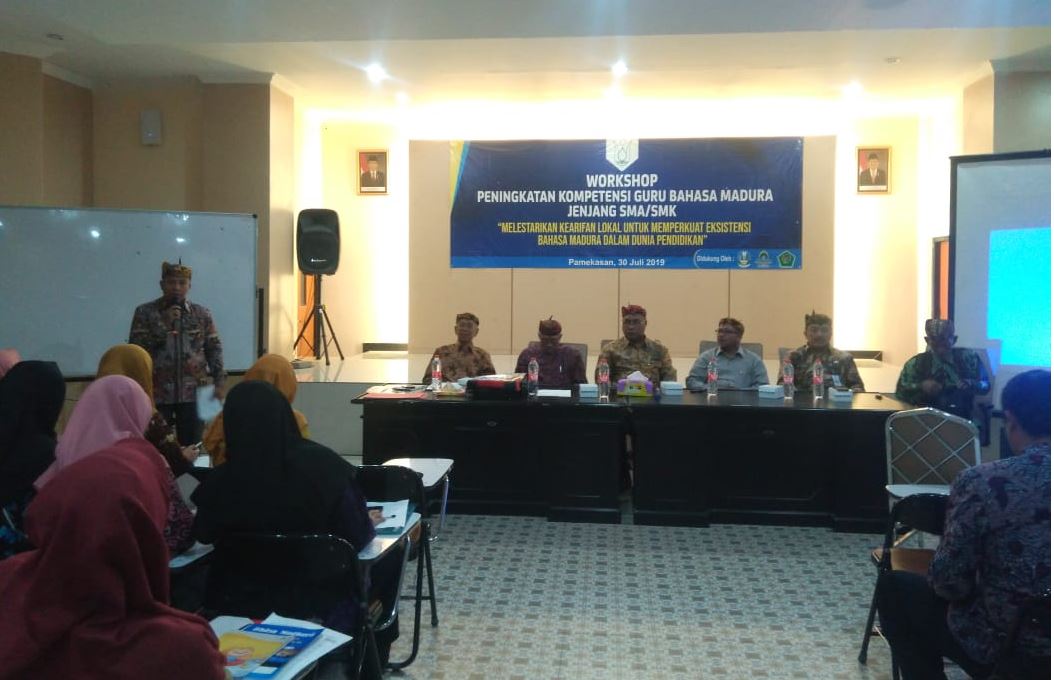 Melestarikan Kearifan Lokal melalui Workshop Peningkatan Kompetensi Guru  Bahasa Madura
