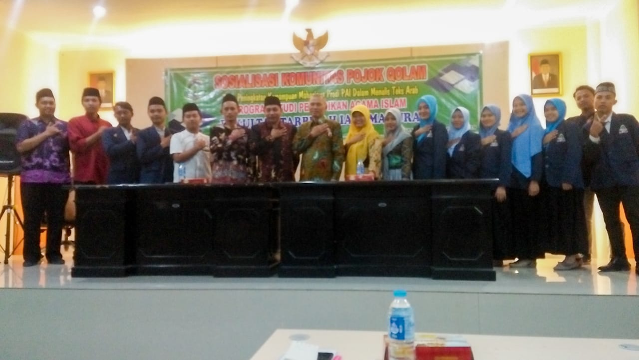 KOMUNITAS POJOK QOLAM: Ruang Baru dalam Mengasah Ketermapilan Menulis Teks Arab  Mahasiswa Prodi PAI di IAIN Madura